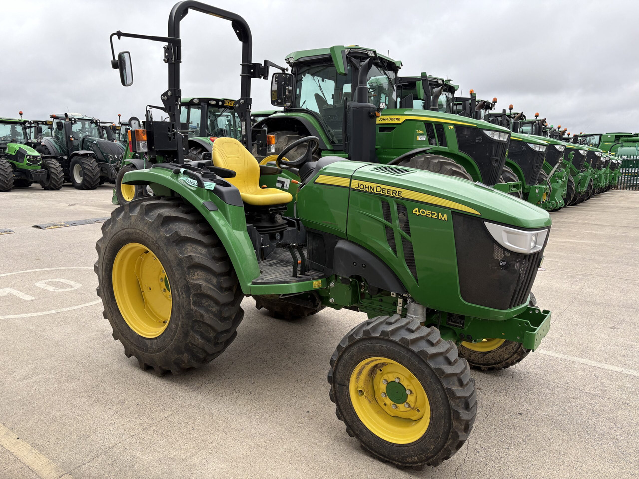 John Deere 4052M Compact Tractor - Mini tractor: foto 3 John Deere 4052M Compact Tractor - Mini tractor: foto 3