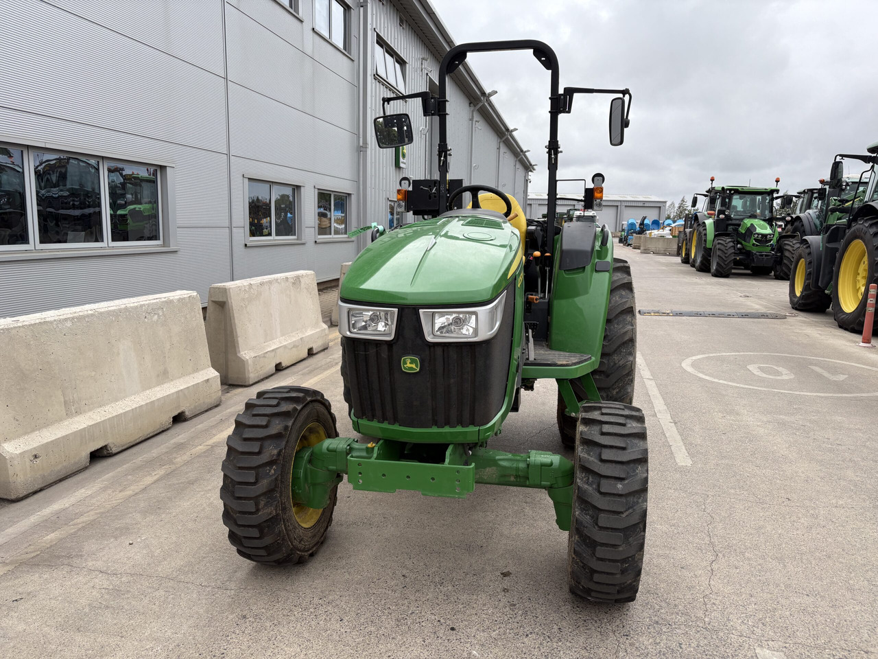John Deere 4052M Compact Tractor - Mini tractor: foto 2 John Deere 4052M Compact Tractor - Mini tractor: foto 2