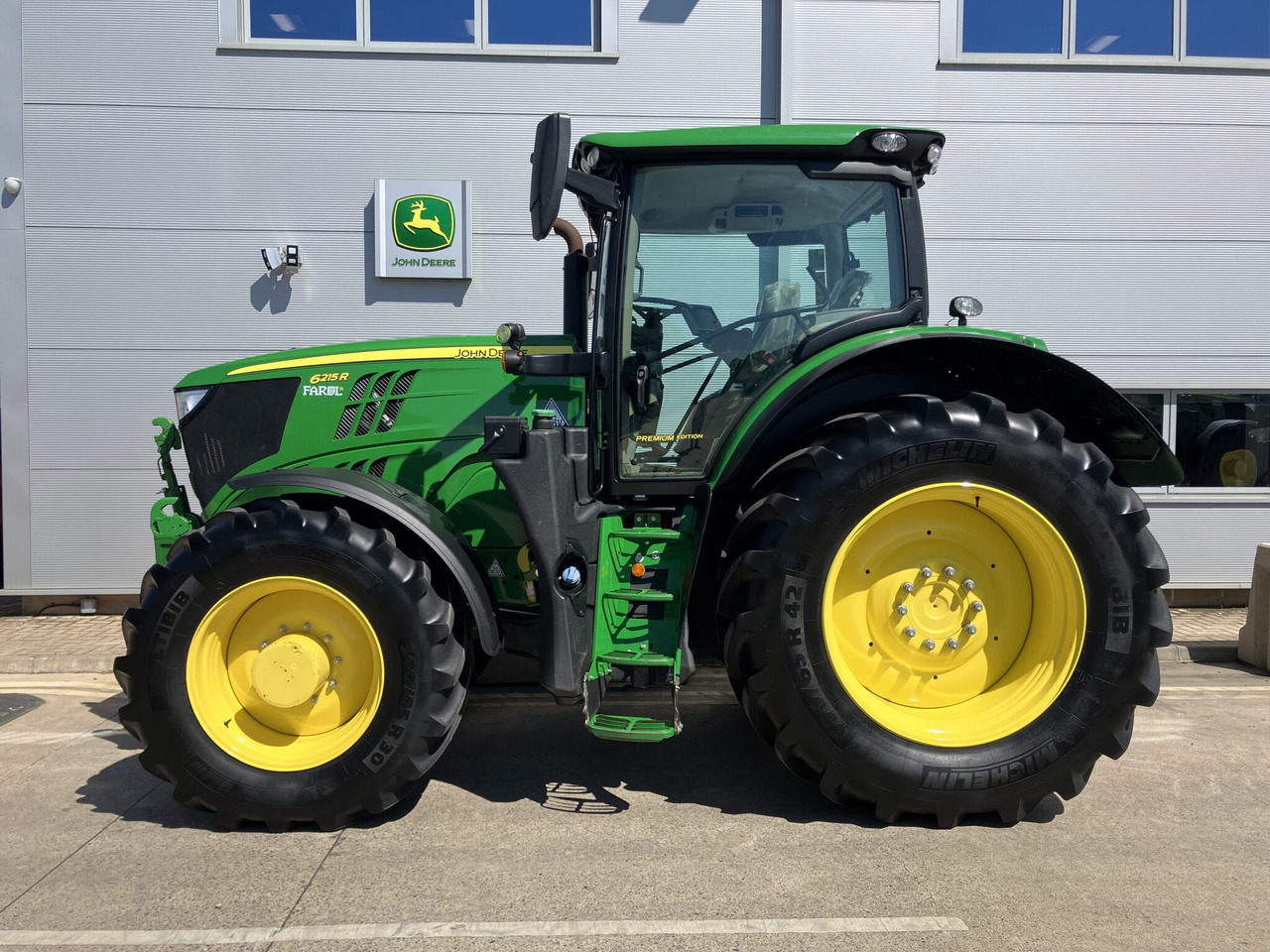 John Deere 6215R - Tractor: foto 2 John Deere 6215R - Tractor: foto 2