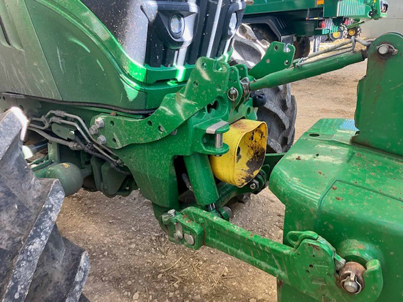 John Deere 6215R - Tractor: foto 4 John Deere 6215R - Tractor: foto 4