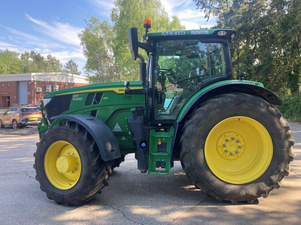 John Deere 6R 155 - Tractor: foto 1 John Deere 6R 155 - Tractor: foto 1