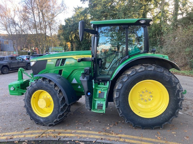 John Deere 6R 185 - Tractor: foto 1 John Deere 6R 185 - Tractor: foto 1