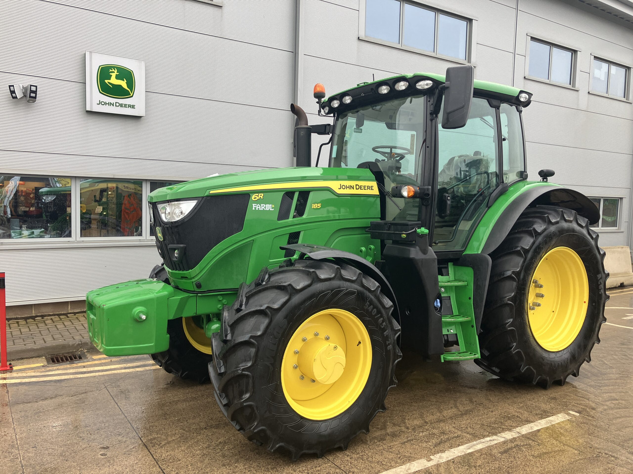John Deere 6R 185 - Tractor: foto 1 John Deere 6R 185 - Tractor: foto 1