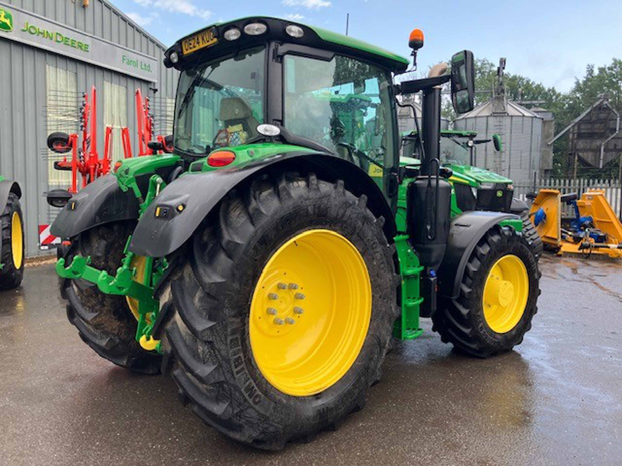 John Deere 6R 185 - Tractor: foto 2 John Deere 6R 185 - Tractor: foto 2
