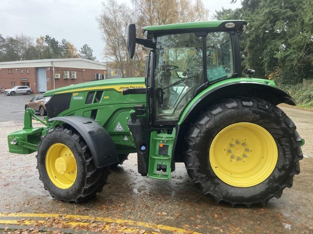 John Deere 6R 185 - Tractor: foto 1 John Deere 6R 185 - Tractor: foto 1