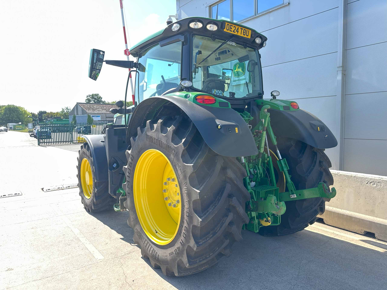 John Deere 6R 215 - Tractor: foto 3 John Deere 6R 215 - Tractor: foto 3