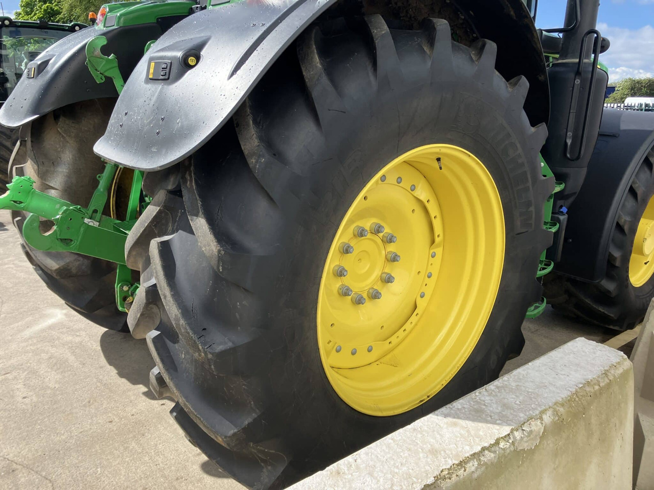 Tractor John Deere 6R 215: foto 18