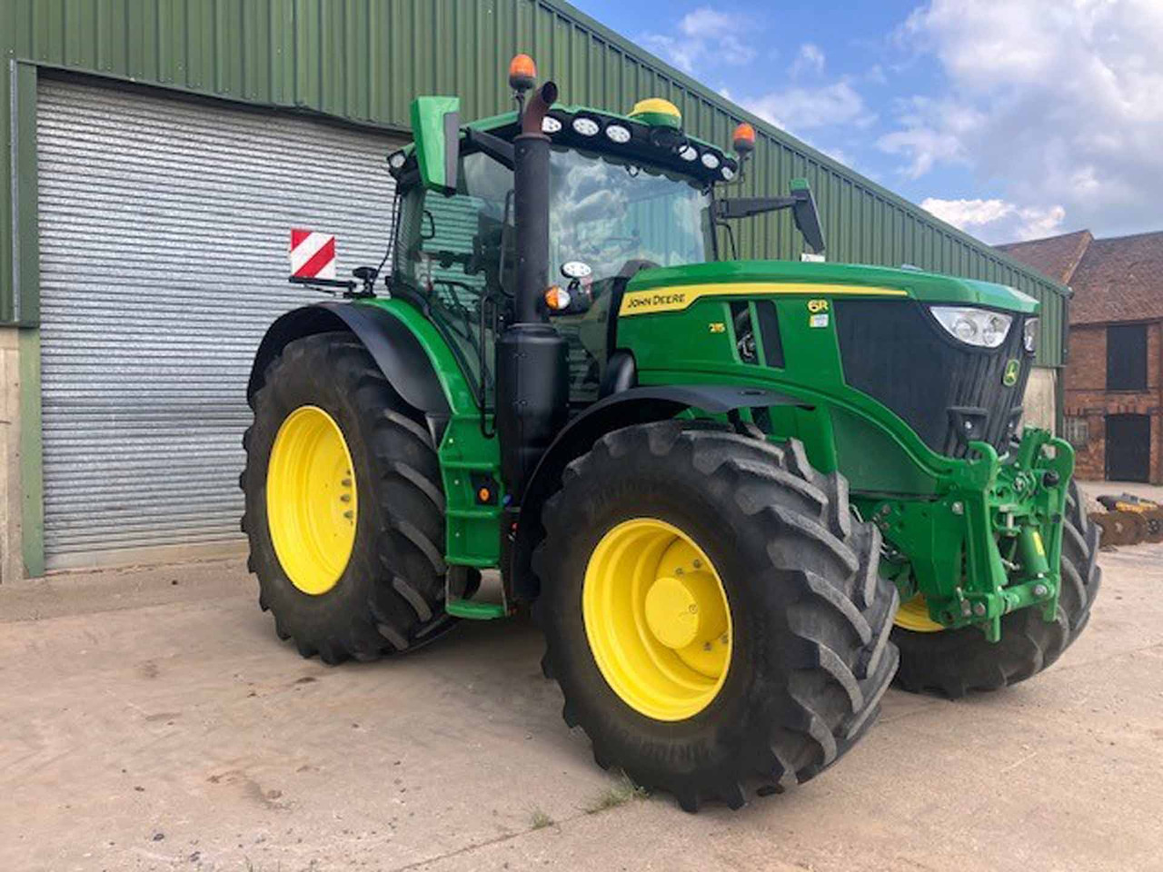 John Deere 6R 215 - Tractor: foto 2 John Deere 6R 215 - Tractor: foto 2