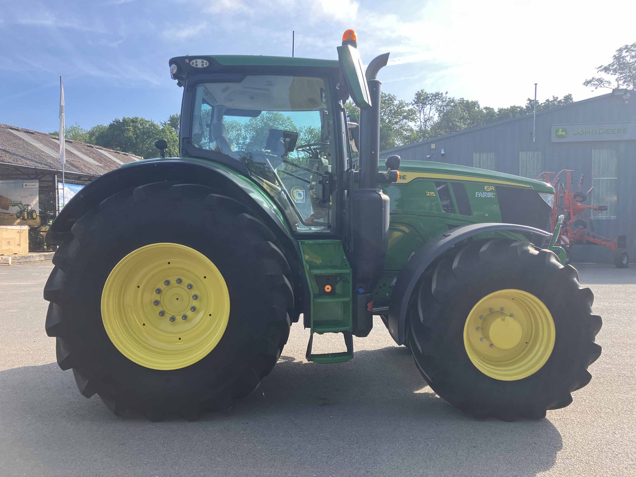 John Deere 6R 215 - Tractor: foto 5 John Deere 6R 215 - Tractor: foto 5