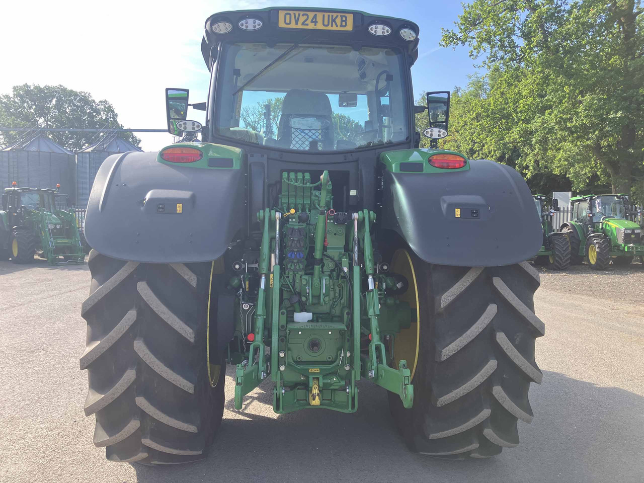 John Deere 6R 215 - Tractor: foto 4 John Deere 6R 215 - Tractor: foto 4