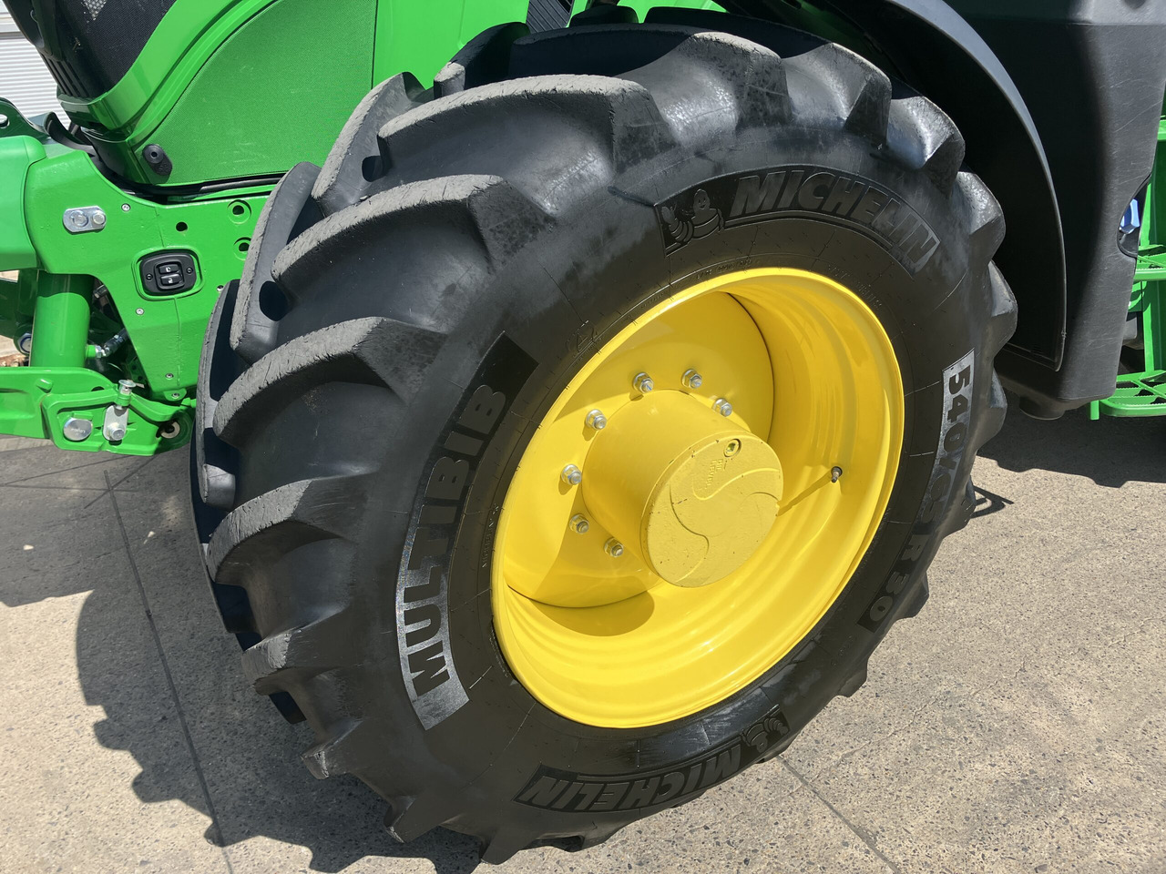 Tractor John Deere 6R155: foto 9