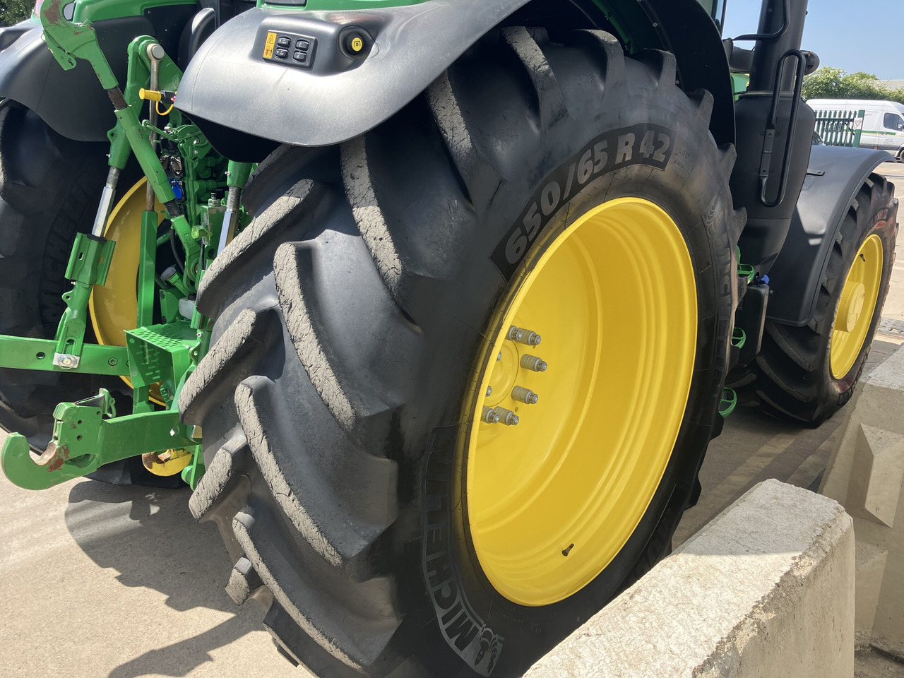 Tractor John Deere 6R155: foto 19
