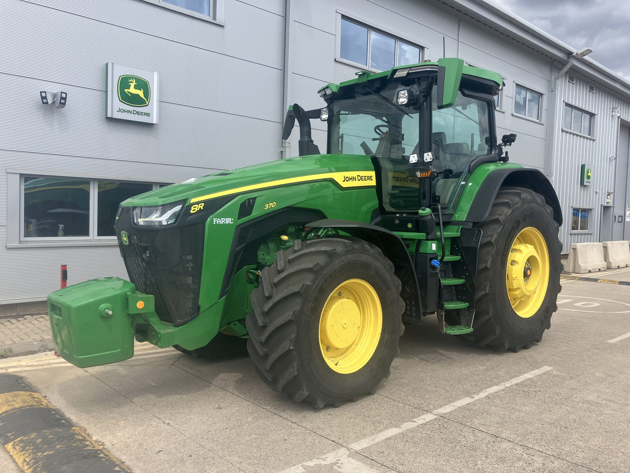 John Deere 8R 370 - Tractor: foto 1 John Deere 8R 370 - Tractor: foto 1