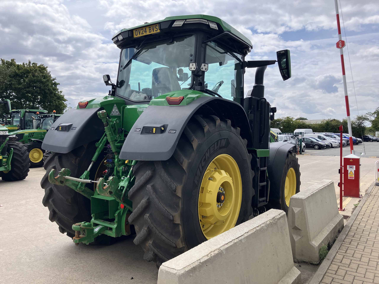 John Deere 8R 370 - Tractor: foto 5 John Deere 8R 370 - Tractor: foto 5