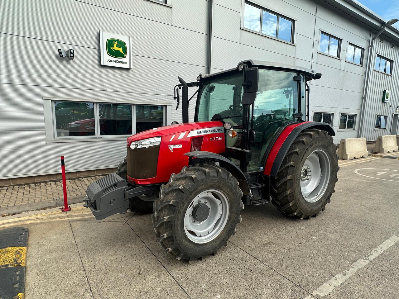 Massey Ferguson 4709 - Tractor: foto 1 Massey Ferguson 4709 - Tractor: foto 1