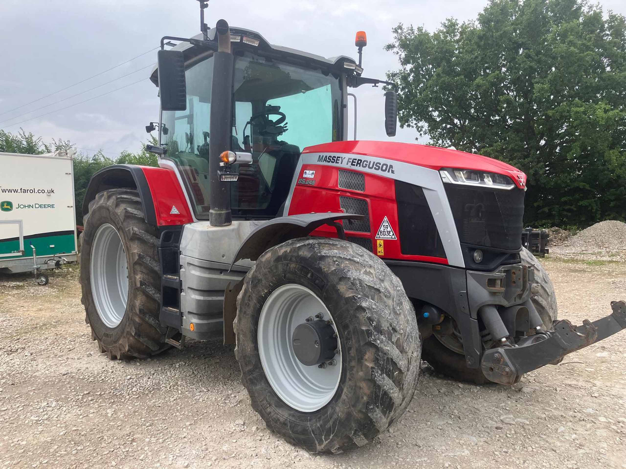 Massey Ferguson 8S.245 - Tractor: foto 2 Massey Ferguson 8S.245 - Tractor: foto 2