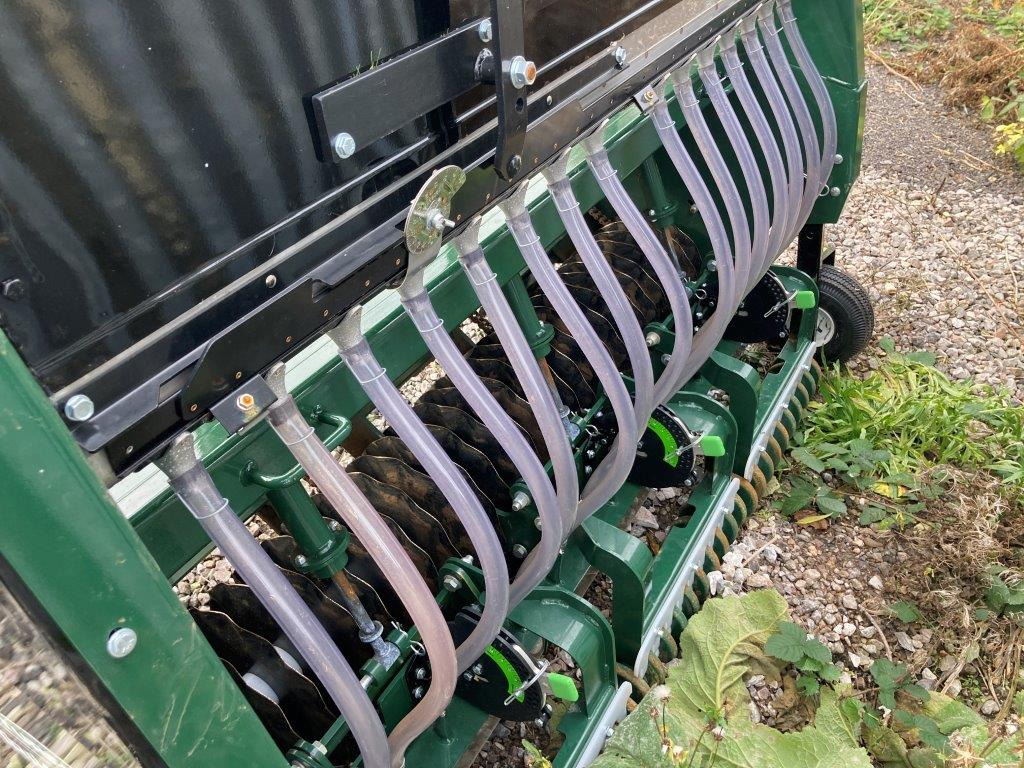 Turfco TriWave™ 60 Overseeder - Maquinaria de siembra: foto 4 Turfco TriWave™ 60 Overseeder - Maquinaria de siembra: foto 4