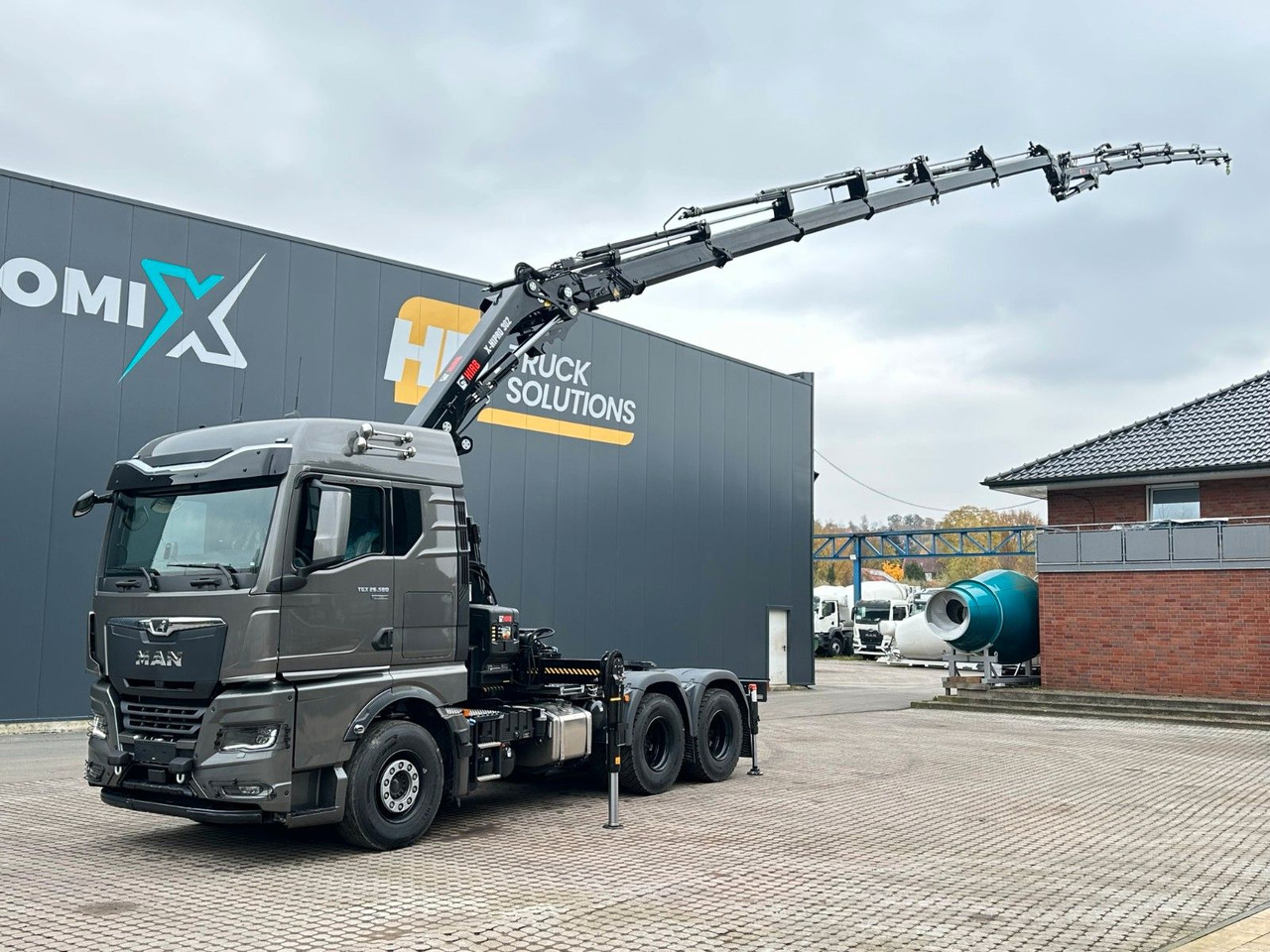 MAN TGX 26.580 6x4 Kran Hiab 302-6 + Jib-4 - Cabeza tractora: foto 1 MAN TGX 26.580 6x4 Kran Hiab 302-6 + Jib-4 - Cabeza tractora: foto 1