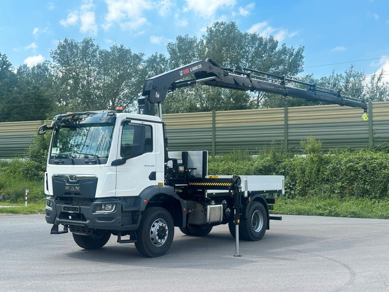 MAN TGM 18.320 4x4 Euro 6e Pritsche Hiab 228-4 Kran - Camión caja abierta, Camión grúa: foto 1 MAN TGM 18.320 4x4 Euro 6e Pritsche Hiab 228-4 Kran - Camión caja abierta, Camión grúa: foto 1