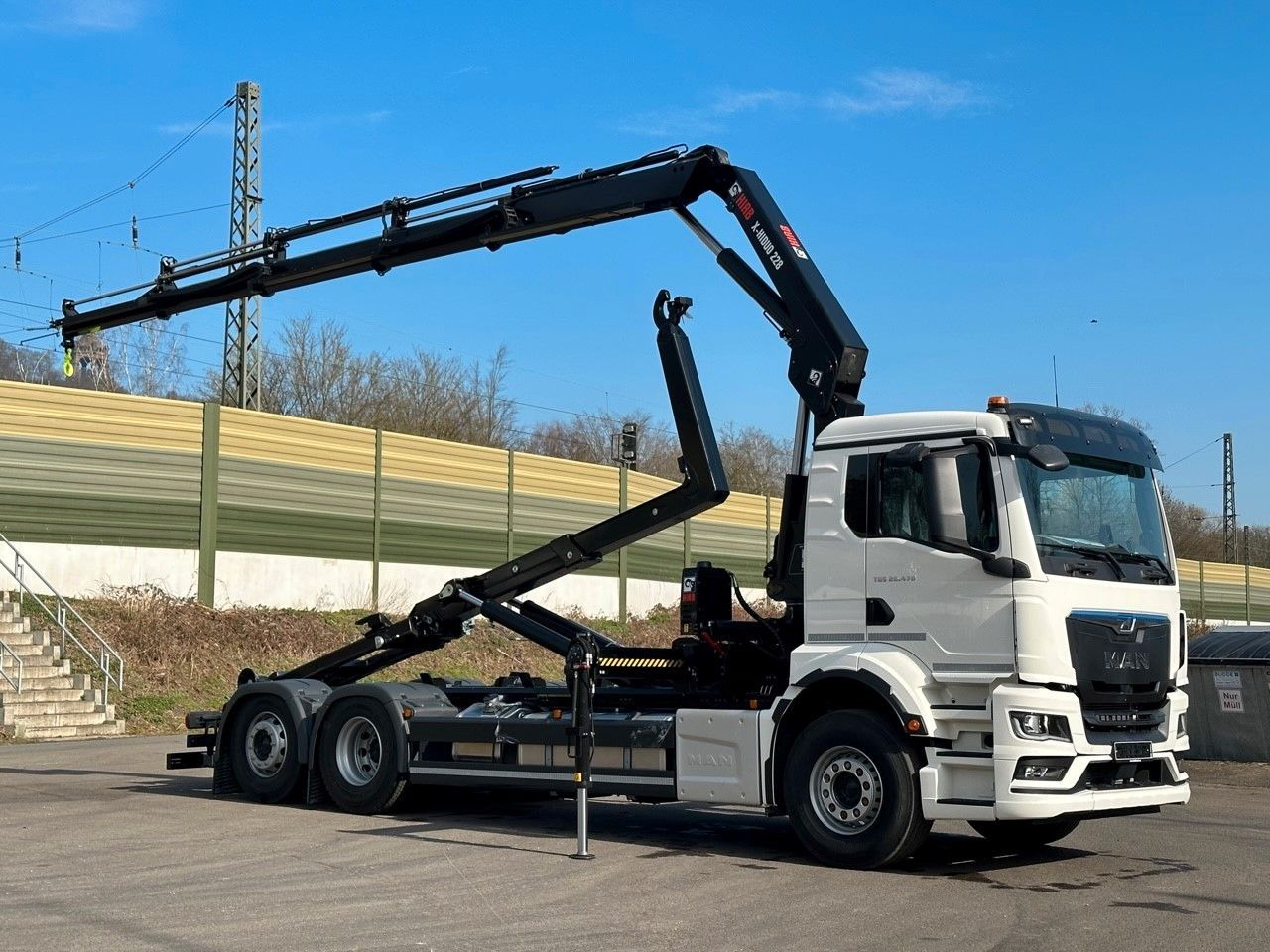 MAN TGS 26.470 6x2 Abrollkipper + Kran Hiab 228-4 - Camión multibasculante, Camión grúa: foto 3 MAN TGS 26.470 6x2 Abrollkipper + Kran Hiab 228-4 - Camión multibasculante, Camión grúa: foto 3
