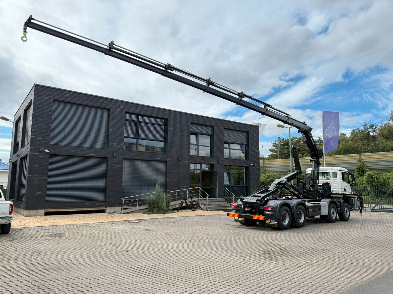 MAN TGS 35.480 8x4 Abrollkipper + Kran HIAB 228-6 - Camión multibasculante, Camión grúa: foto 4 MAN TGS 35.480 8x4 Abrollkipper + Kran HIAB 228-6 - Camión multibasculante, Camión grúa: foto 4