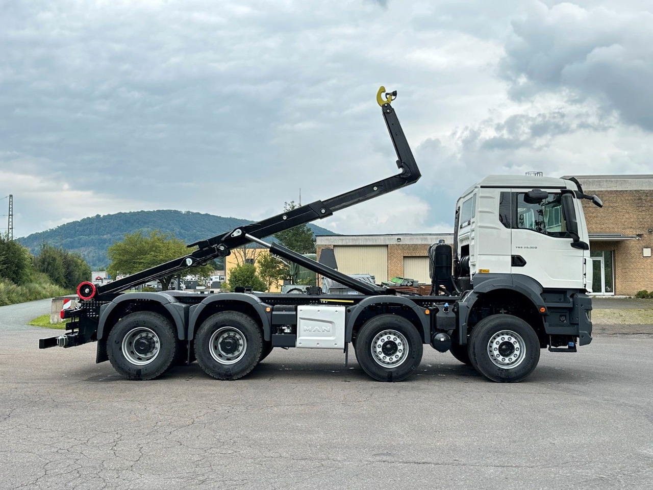 MAN TGS 35.520 8x4 Euro6e MultiLift 25s59 - Camión multibasculante: foto 2 MAN TGS 35.520 8x4 Euro6e MultiLift 25s59 - Camión multibasculante: foto 2