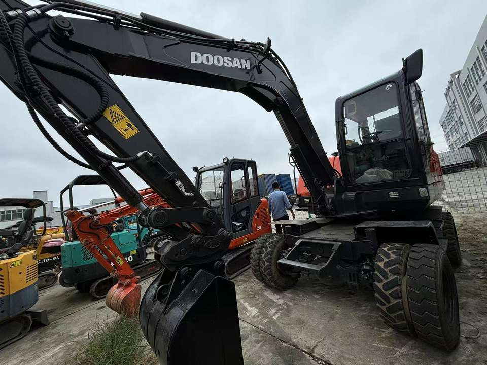 Hot Sale Used Doosan Dx75 Small 7.5t Wheel Excavator South Korea DX75 Mini Excavator for Sale Good Condition - Excavadora de cadenas: foto 2 Hot Sale Used Doosan Dx75 Small 7.5t Wheel Excavator South Korea DX75 Mini Excavator for Sale Good Condition - Excavadora de cadenas: foto 2