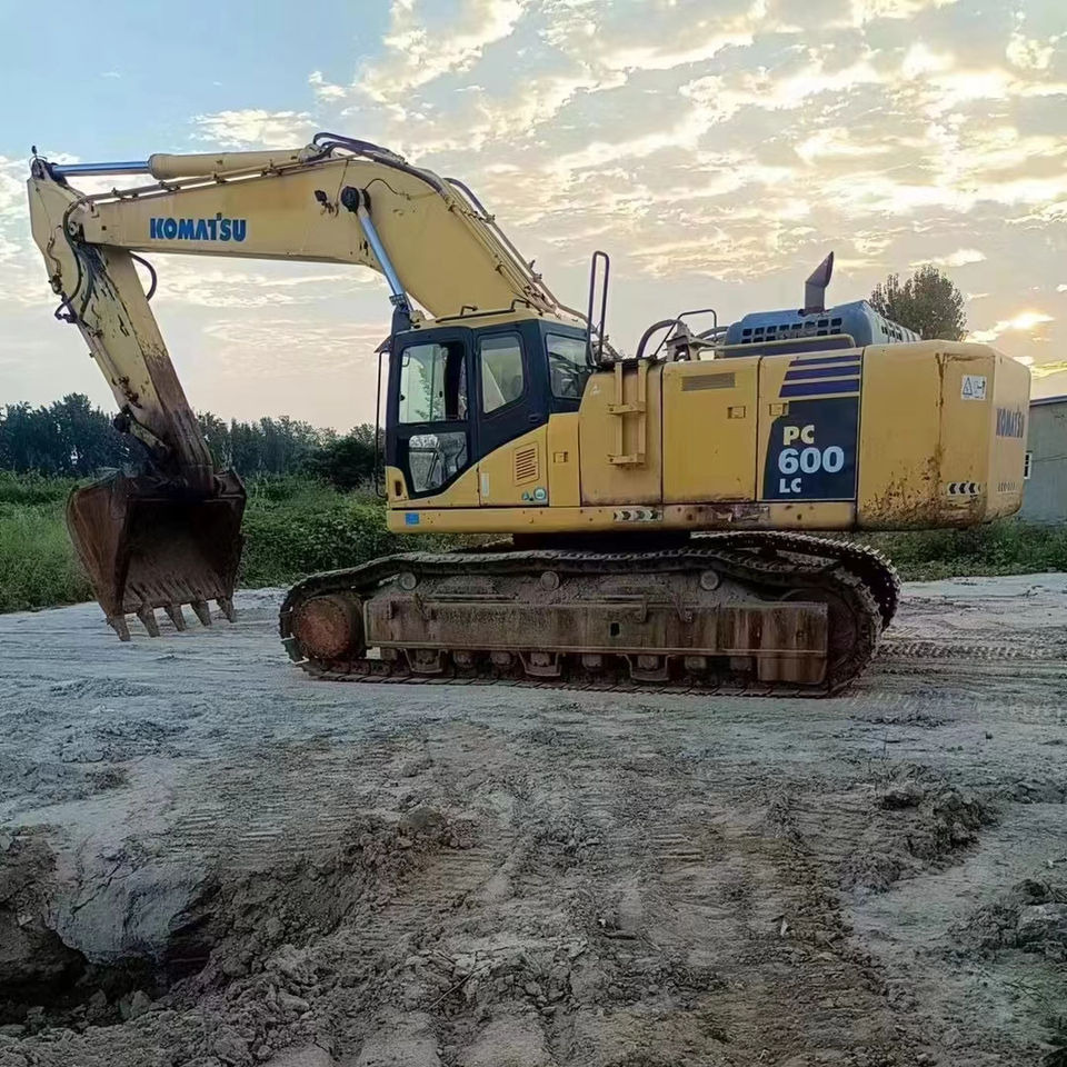 USED EXCAVATOR Good Condition Komatsu PC600-8 Original Japan Cheap Used Excavators Used Original Japan Komatsu PC600 - Excavadora de cadenas: foto 1 USED EXCAVATOR Good Condition Komatsu PC600-8 Original Japan Cheap Used Excavators Used Original Japan Komatsu PC600 - Excavadora de cadenas: foto 1