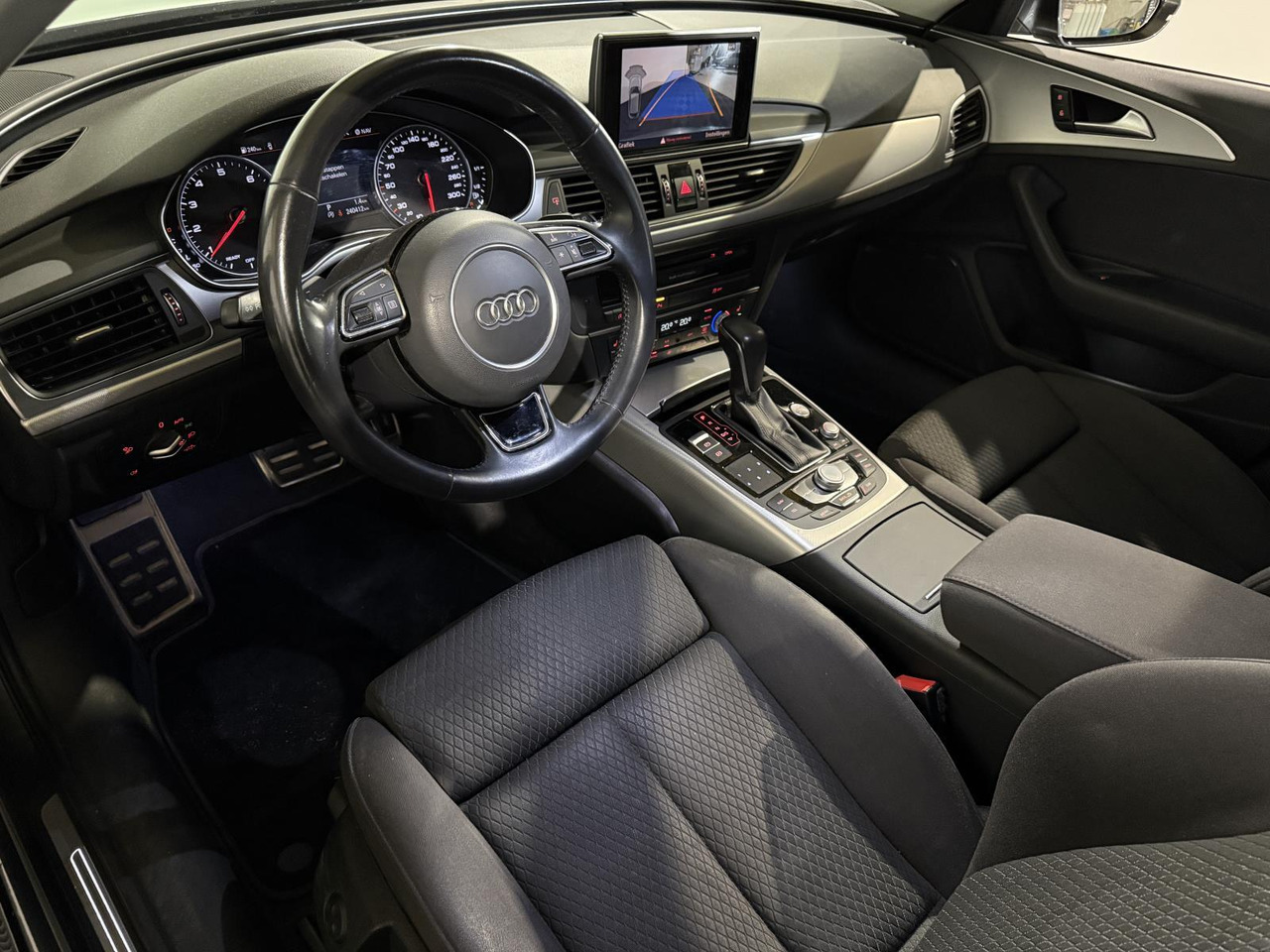 Audi | A6 Avant | 1.8 TFSI ultra Premium Edition | 2016 | 240.412 km | Automaat | L563VD | Geen oordeel - Coche: foto 4 Audi | A6 Avant | 1.8 TFSI ultra Premium Edition | 2016 | 240.412 km | Automaat | L563VD | Geen oordeel - Coche: foto 4