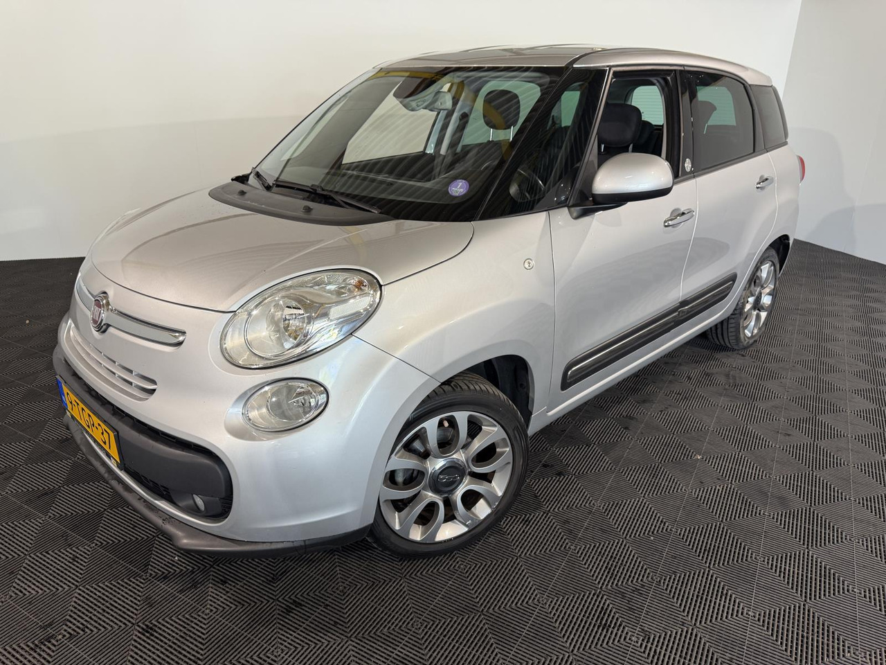 Fiat 500 L Living 0.9 TwinAir Lounge 7p. 9-TGP-37 - Coche: foto 1 Fiat 500 L Living 0.9 TwinAir Lounge 7p. 9-TGP-37 - Coche: foto 1