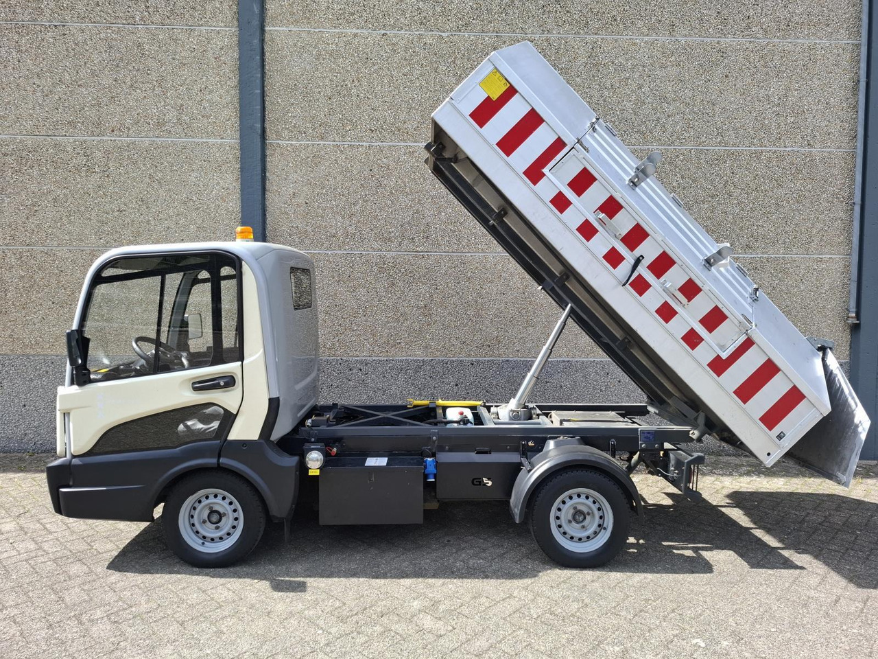 Goupil G5 Elektrische Stratenreinigingsmachine T-92-BSX - Vehículo utilitario eléctrico: foto 3 Goupil G5 Elektrische Stratenreinigingsmachine T-92-BSX - Vehículo utilitario eléctrico: foto 3