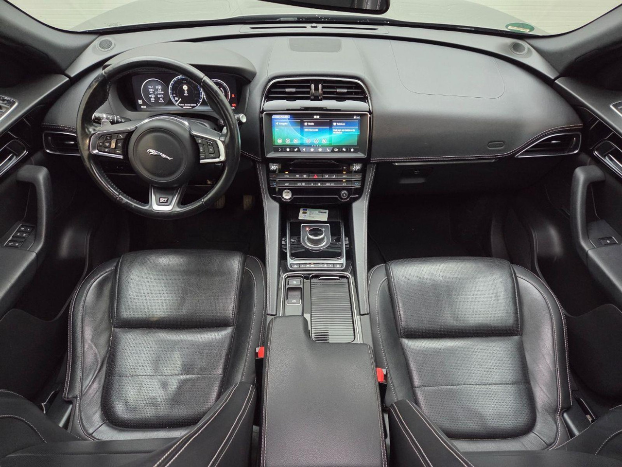 Jaguar F-PACE 2.0 Portfolio AWD 25d | 2018 | 192.306 km | Automaat | RP361X | NAP: Logisch - SUV/ Todoterreno: foto 5 Jaguar F-PACE 2.0 Portfolio AWD 25d | 2018 | 192.306 km | Automaat | RP361X | NAP: Logisch - SUV/ Todoterreno: foto 5