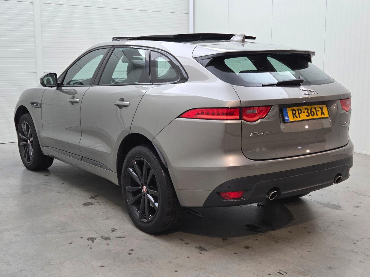 Jaguar F-PACE 2.0 Portfolio AWD 25d | 2018 | 192.306 km | Automaat | RP361X | NAP: Logisch - SUV/ Todoterreno: foto 3 Jaguar F-PACE 2.0 Portfolio AWD 25d | 2018 | 192.306 km | Automaat | RP361X | NAP: Logisch - SUV/ Todoterreno: foto 3