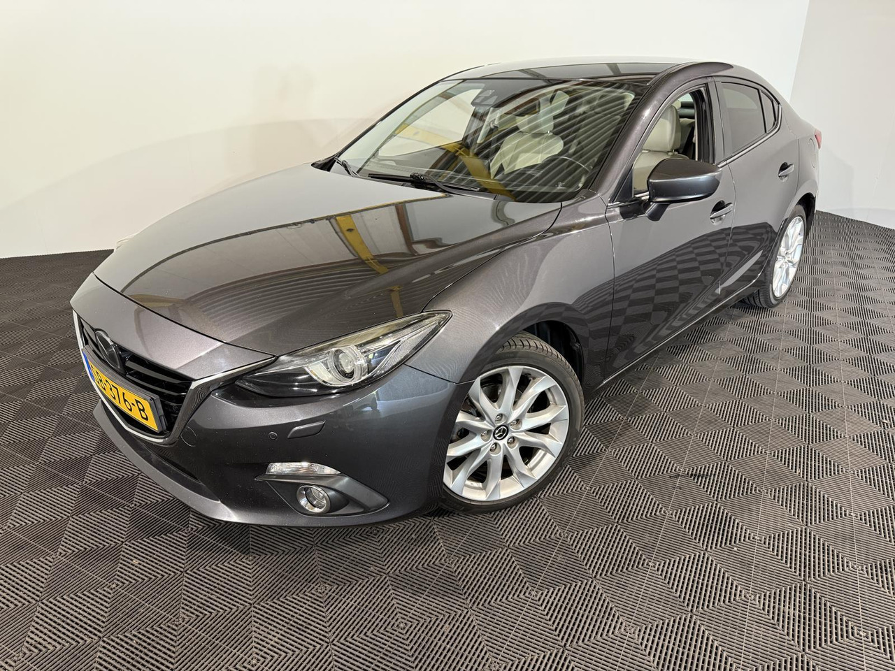 Mazda 3 2.2D Skylease GT | 2015 | 185.370 km | SB-376-B - Sedan: foto 1 Mazda 3 2.2D Skylease GT | 2015 | 185.370 km | SB-376-B - Sedan: foto 1