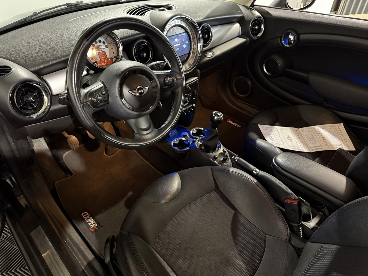Mini | Mini | 1.6 One Pepper | 2013 | 219.773 km | 7SFJ73 | Logisch - Hatchback: foto 4 Mini | Mini | 1.6 One Pepper | 2013 | 219.773 km | 7SFJ73 | Logisch - Hatchback: foto 4