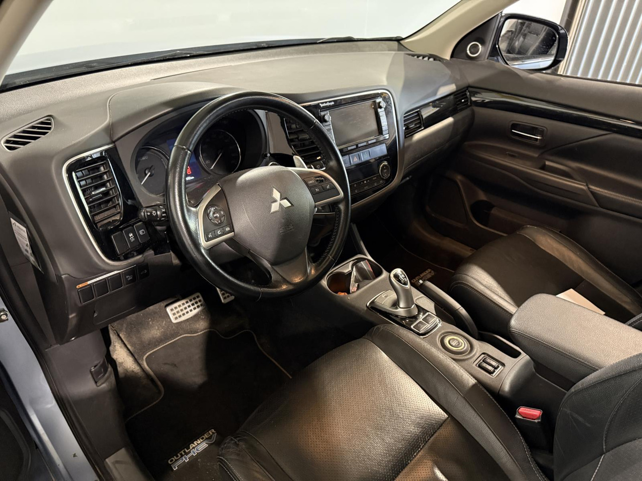Mitsubishi Outlander 2.0 PHEV Instyle |2013 | 268.145 km | 3-TBJ-10 - SUV/ Todoterreno: foto 4 Mitsubishi Outlander 2.0 PHEV Instyle |2013 | 268.145 km | 3-TBJ-10 - SUV/ Todoterreno: foto 4