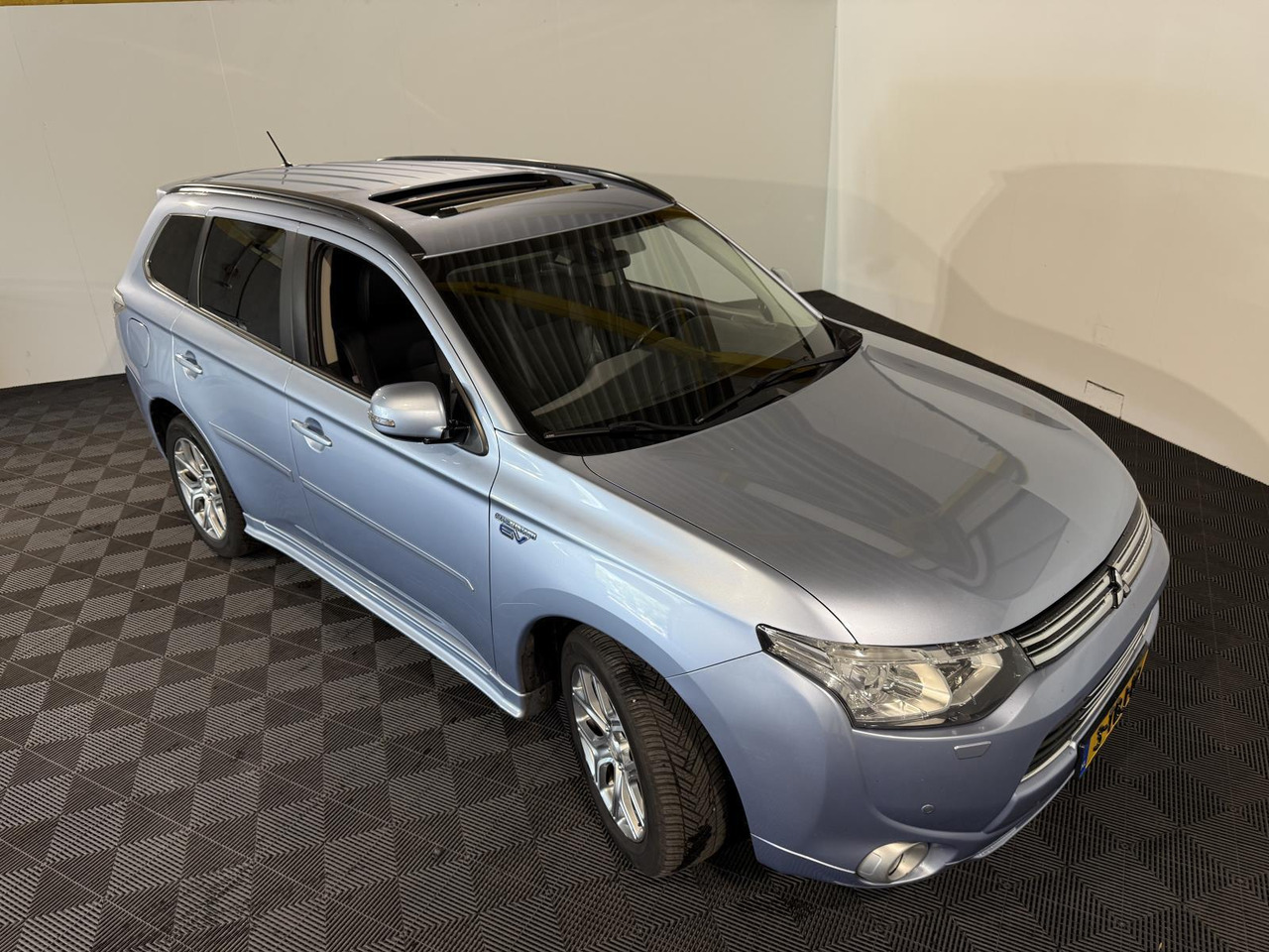 Mitsubishi Outlander 2.0 PHEV Instyle |2013 | 268.145 km | 3-TBJ-10 - SUV/ Todoterreno: foto 2 Mitsubishi Outlander 2.0 PHEV Instyle |2013 | 268.145 km | 3-TBJ-10 - SUV/ Todoterreno: foto 2