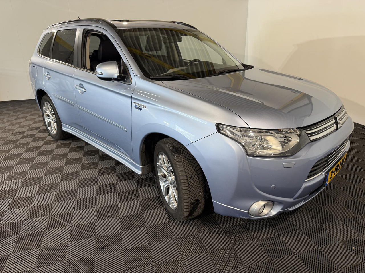 Mitsubishi Outlander 2.0 PHEV Instyle |2013 | 268.145 km | 3-TBJ-10 - SUV/ Todoterreno: foto 3 Mitsubishi Outlander 2.0 PHEV Instyle |2013 | 268.145 km | 3-TBJ-10 - SUV/ Todoterreno: foto 3
