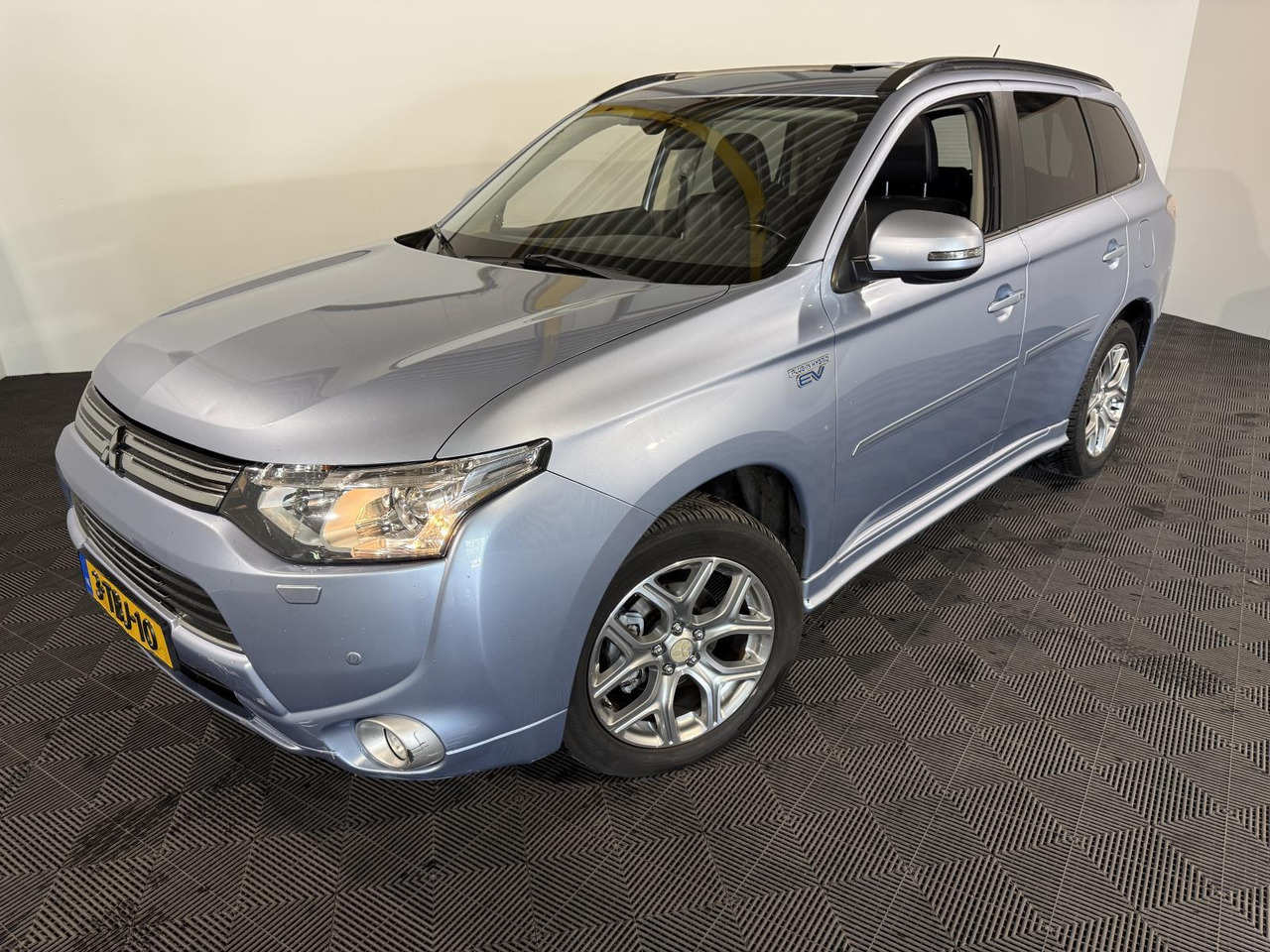Mitsubishi Outlander 2.0 PHEV Instyle |2013 | 268.145 km | 3-TBJ-10 - SUV/ Todoterreno: foto 1 Mitsubishi Outlander 2.0 PHEV Instyle |2013 | 268.145 km | 3-TBJ-10 - SUV/ Todoterreno: foto 1