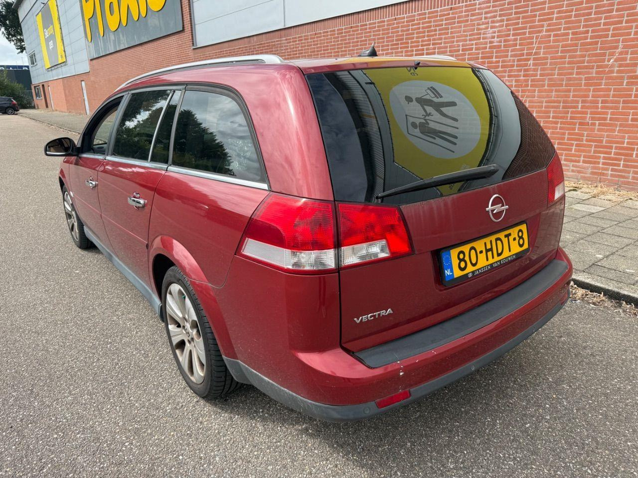 Opel Vectra Wagon 1.8 - 16V Executive | 2008 | 148.010 km | Automaat | 80HDT8 | NAP: Logisch - Coche: foto 3 Opel Vectra Wagon 1.8 - 16V Executive | 2008 | 148.010 km | Automaat | 80HDT8 | NAP: Logisch - Coche: foto 3