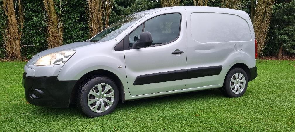 Peugeot Partner 120 1.6 HDI L1 XT Profit + | 2011 | 117.486 km | 7-VLP-25 - Furgoneta pequeña: foto 1 Peugeot Partner 120 1.6 HDI L1 XT Profit + | 2011 | 117.486 km | 7-VLP-25 - Furgoneta pequeña: foto 1