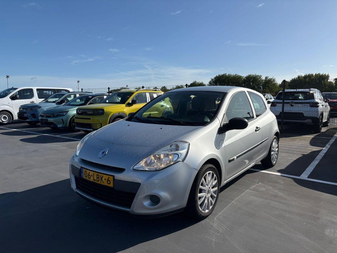 Renault Clio 1.2 TCe Special Line | 2010 | 130.181 km | 06LBK6 | NAP: Logisch - Hatchback: foto 1 Renault Clio 1.2 TCe Special Line | 2010 | 130.181 km | 06LBK6 | NAP: Logisch - Hatchback: foto 1