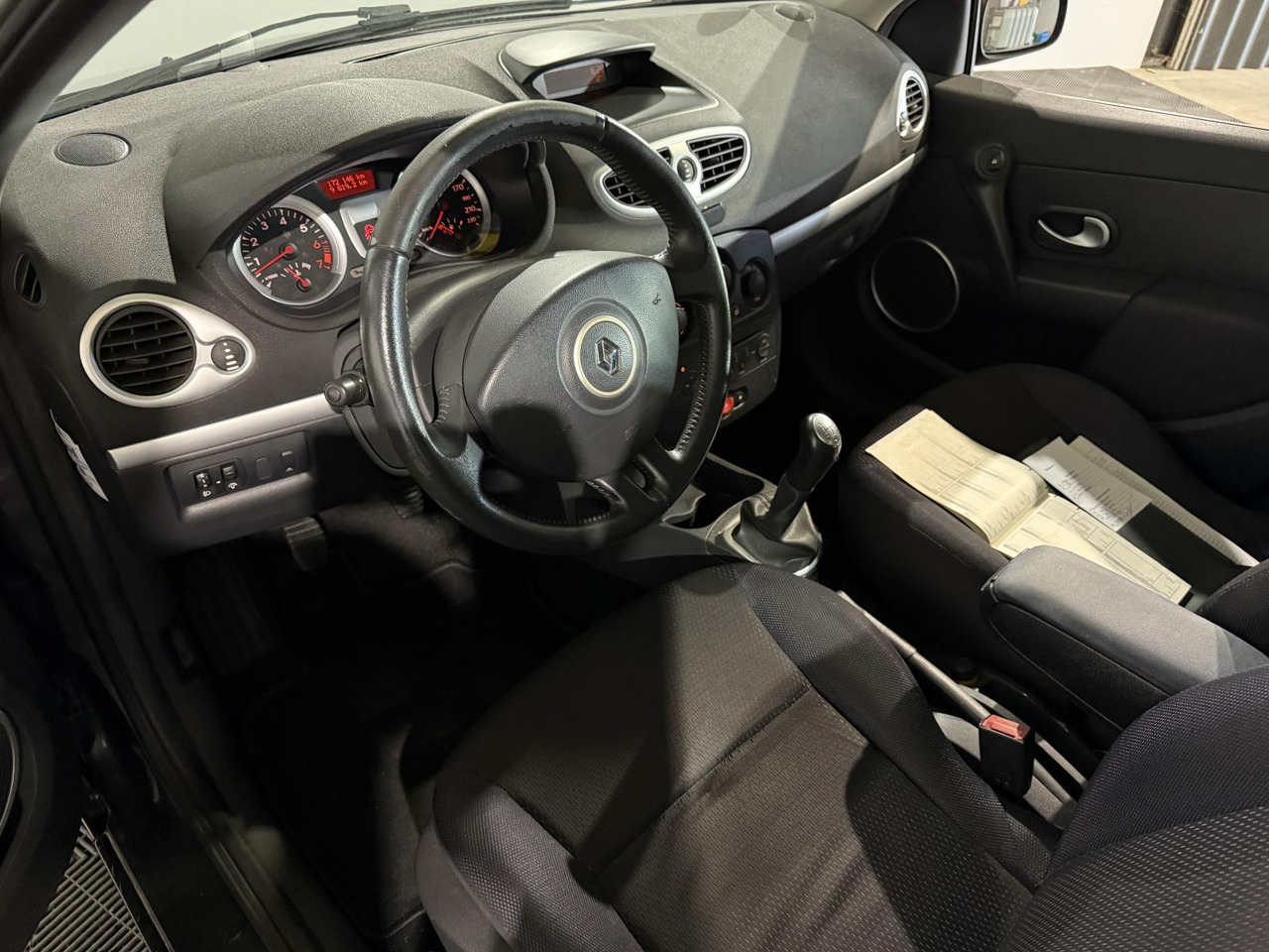 Renault | Clio Estate | 1.2-16V Special Line | 2009 | 172.146 km | XL223S | Geen oordeel - Coche: foto 5 Renault | Clio Estate | 1.2-16V Special Line | 2009 | 172.146 km | XL223S | Geen oordeel - Coche: foto 5