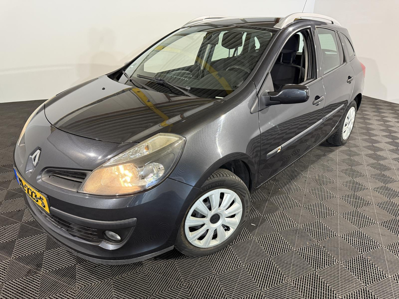 Renault | Clio Estate | 1.2-16V Special Line | 2009 | 172.146 km | XL223S | Geen oordeel - Coche: foto 1 Renault | Clio Estate | 1.2-16V Special Line | 2009 | 172.146 km | XL223S | Geen oordeel - Coche: foto 1