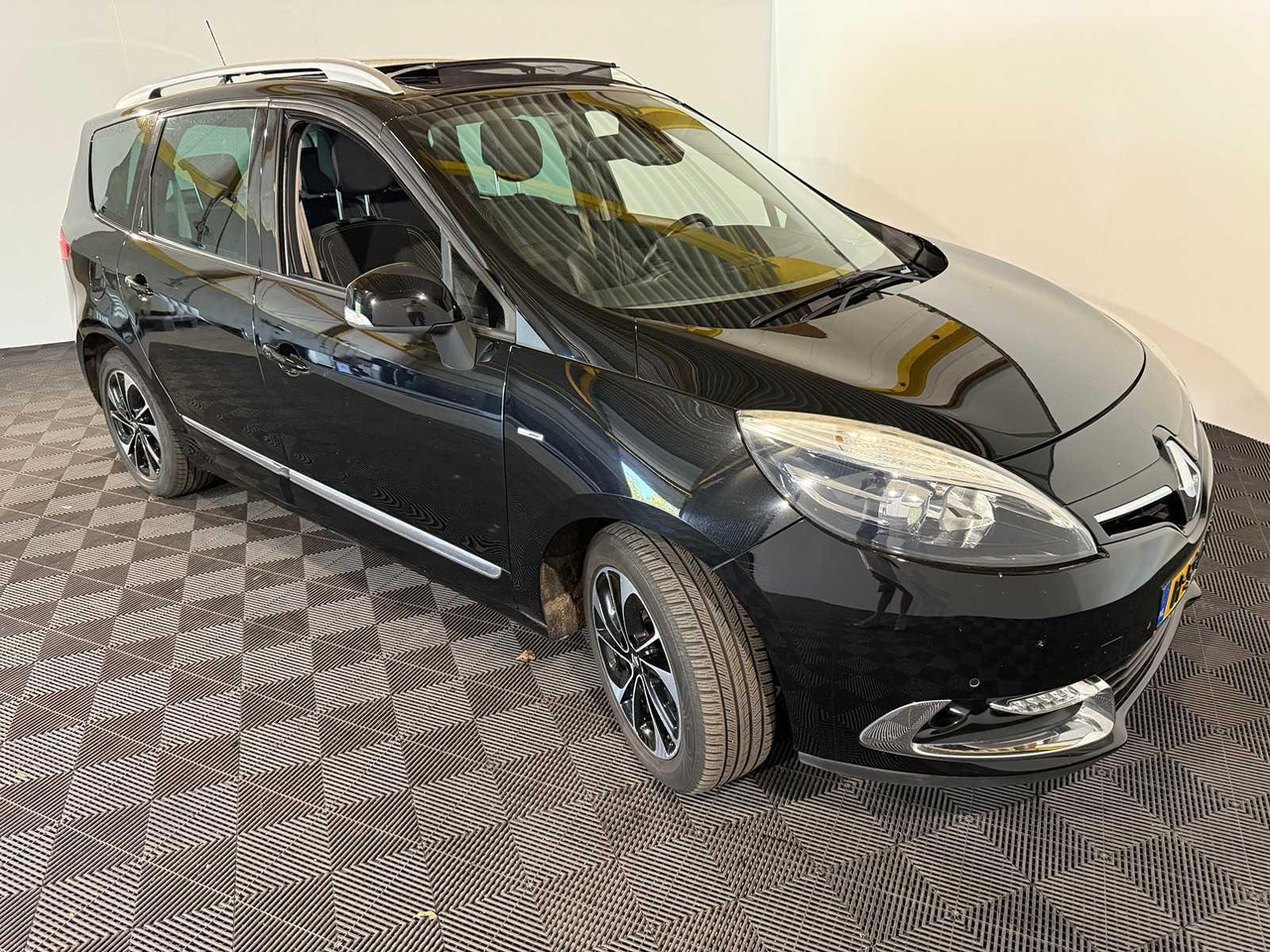 Renault Grand Scénic 1.2 Tce Bose | 2016 | 118.319 km | H-596-NV - Coche: foto 5 Renault Grand Scénic 1.2 Tce Bose | 2016 | 118.319 km | H-596-NV - Coche: foto 5