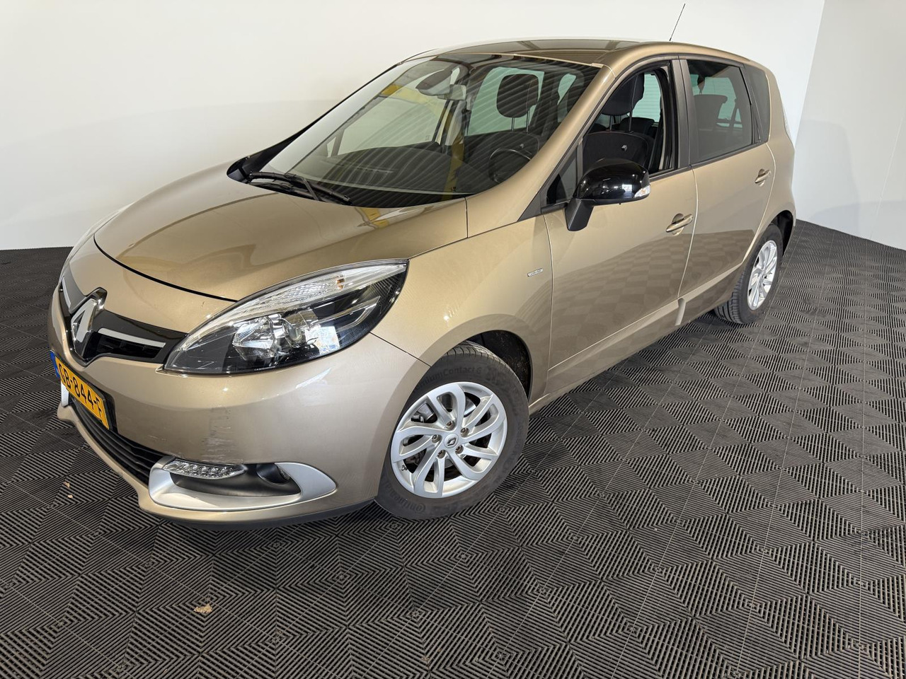 Renault Scénic 1.2 TCe Limited GB-844-F 145.710 km - Coche: foto 1 Renault Scénic 1.2 TCe Limited GB-844-F 145.710 km - Coche: foto 1
