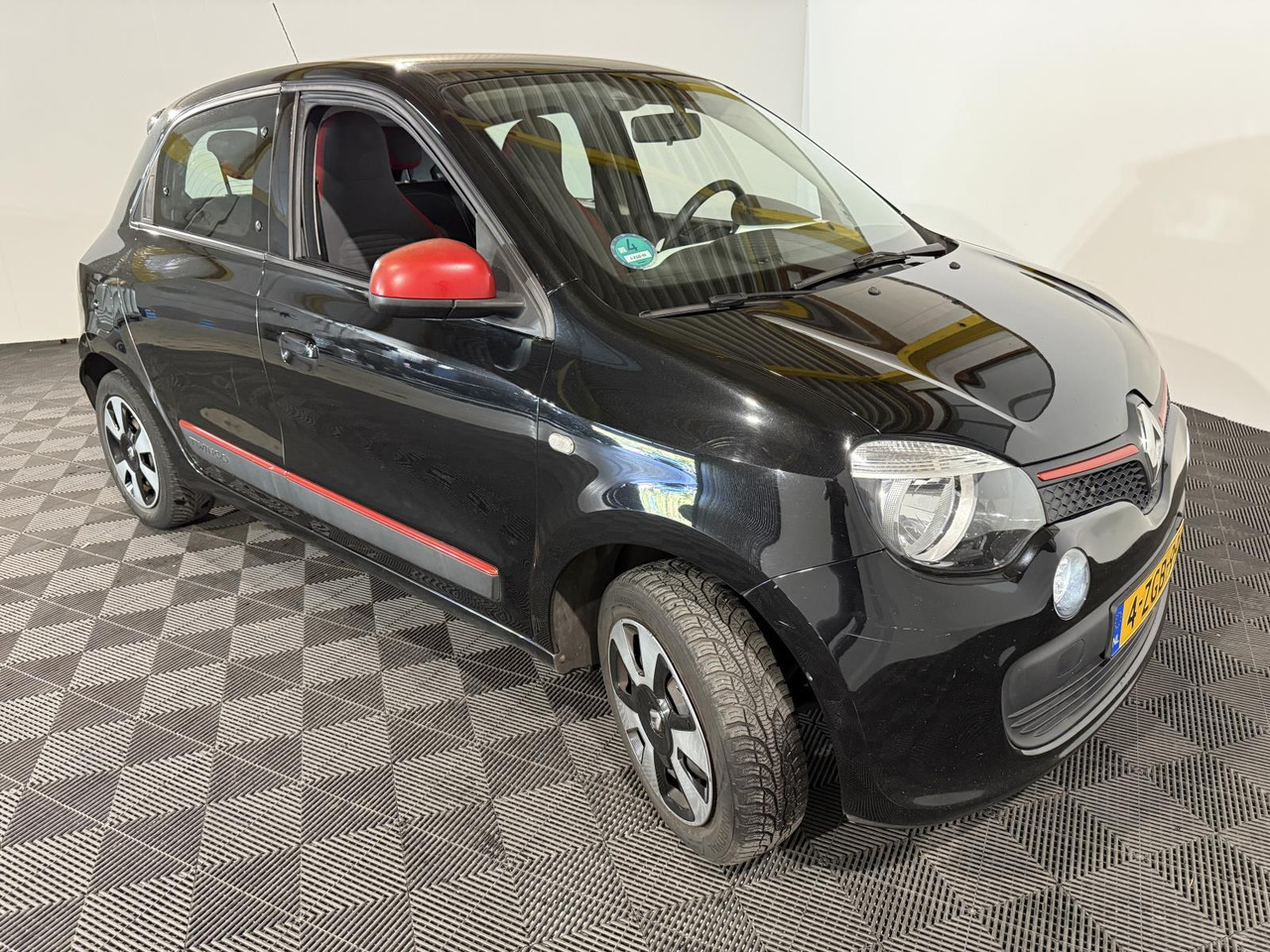 Renault | Twingo | 1.0 SCe Expression | 2015 | 226.056 km | 4ZGB99 | Logisch - Hatchback: foto 5 Renault | Twingo | 1.0 SCe Expression | 2015 | 226.056 km | 4ZGB99 | Logisch - Hatchback: foto 5