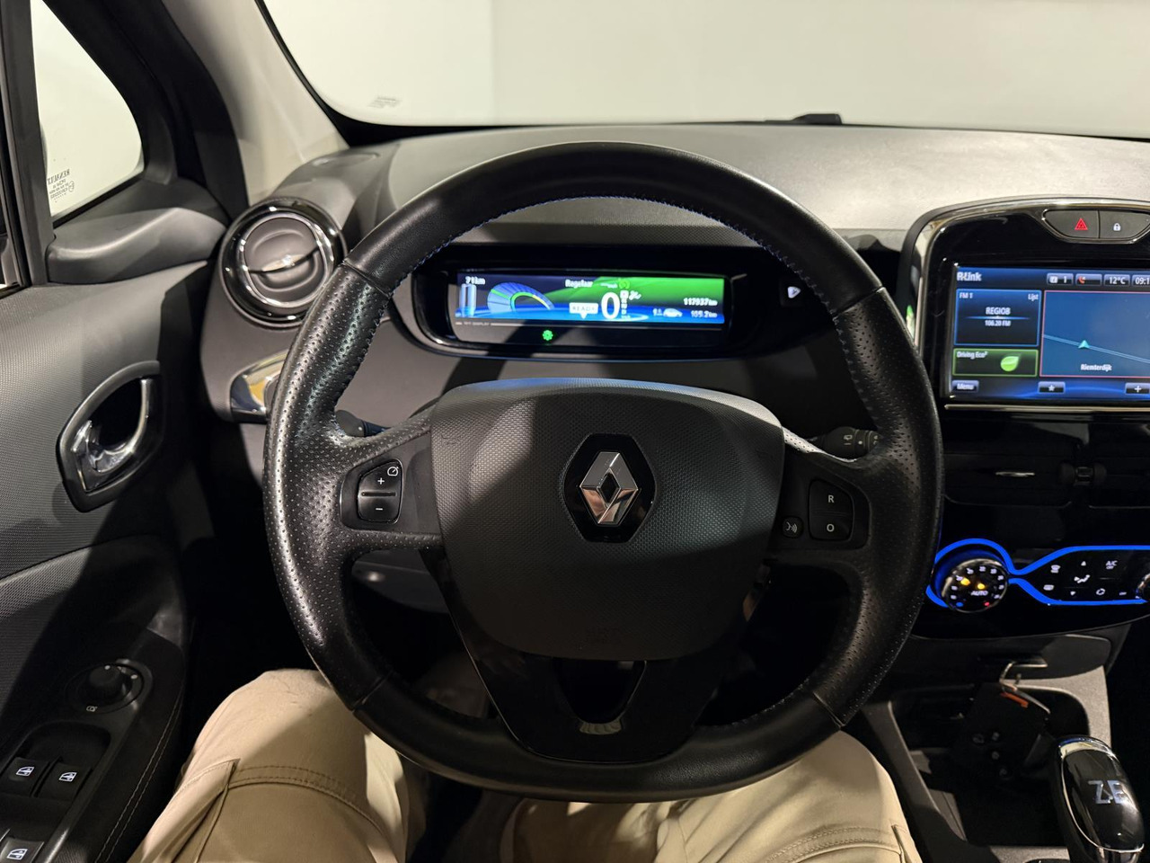 Renault | ZOE | R90 Intens 41 kWh (ex Accu) | 2018 | 117.938 km | Automaat | SF678V | Logisch - Hatchback: foto 5 Renault | ZOE | R90 Intens 41 kWh (ex Accu) | 2018 | 117.938 km | Automaat | SF678V | Logisch - Hatchback: foto 5