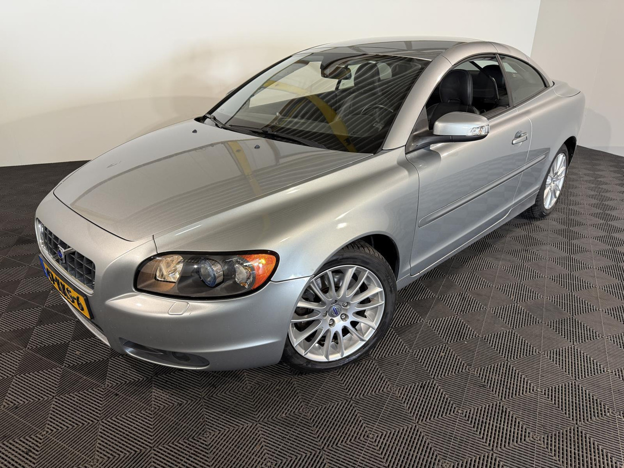Volvo | C70 Convertible | 2.0D Summum | 2010 | 194.179 km | 47KKS6 | Logisch - Coche: foto 1 Volvo | C70 Convertible | 2.0D Summum | 2010 | 194.179 km | 47KKS6 | Logisch - Coche: foto 1