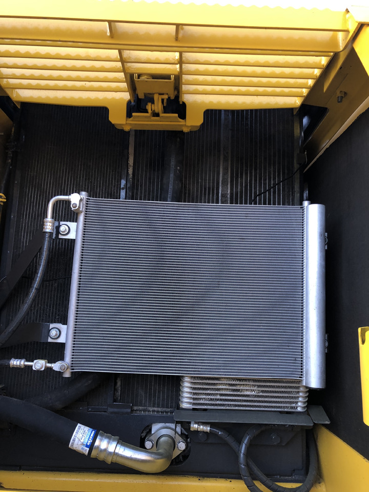 KOMATSU PC220-8N1 - Excavadora de cadenas: foto 3 KOMATSU PC220-8N1 - Excavadora de cadenas: foto 3